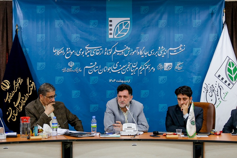 معلمان سینما در قم تجلیل شدند انجمن سینمای جوانان ایران - دفترقم پایگاه خبری قم سینما