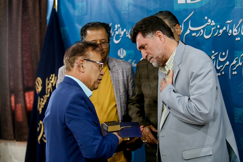 معلمان سینما در قم تجلیل شدند انجمن سینمای جوانان ایران - دفترقم پایگاه خبری قم سینما