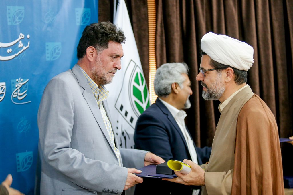 معلمان سینما در قم تجلیل شدند انجمن سینمای جوانان ایران - دفترقم پایگاه خبری قم سینما