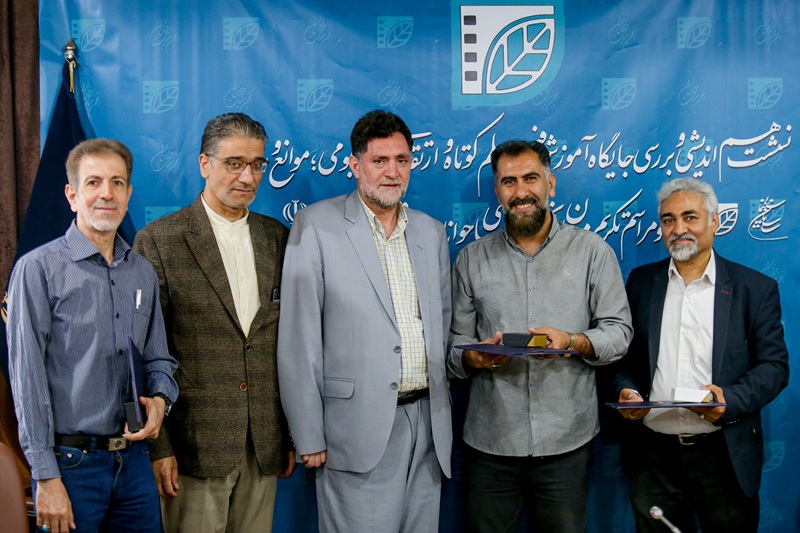 معلمان سینما در قم تجلیل شدند انجمن سینمای جوانان ایران - دفترقم پایگاه خبری قم سینما
