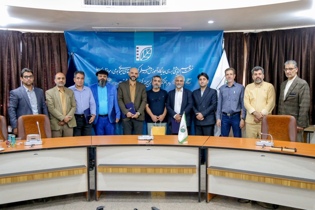 معلمان سینما در قم تجلیل شدند انجمن سینمای جوانان ایران - دفترقم پایگاه خبری قم سینما